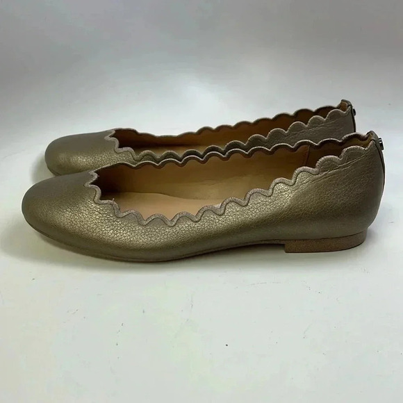 Women’s DKNY Metallic Gold Color Flats Size 6.5 Preowned - Picture 1 of 8